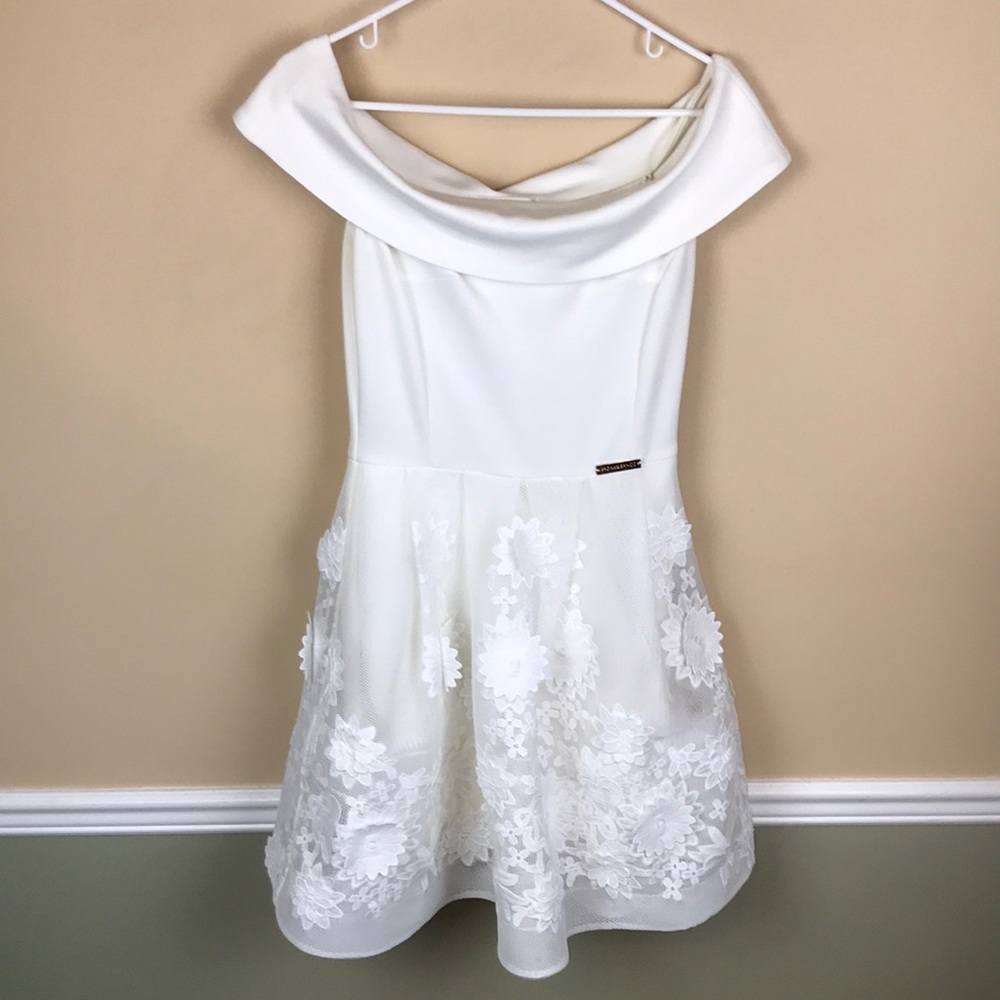 Bronx & Banco Women’s White Off the Shoulder Floral Embroidered A-Line Dress